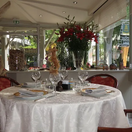 Logis Hotel Restaurant Chez Nous Sainte-Croix (Ain)