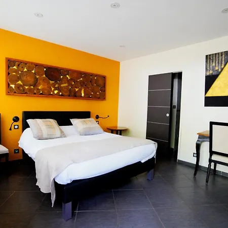 Отель Logis Hotel Restaurant Chez Nous 2*