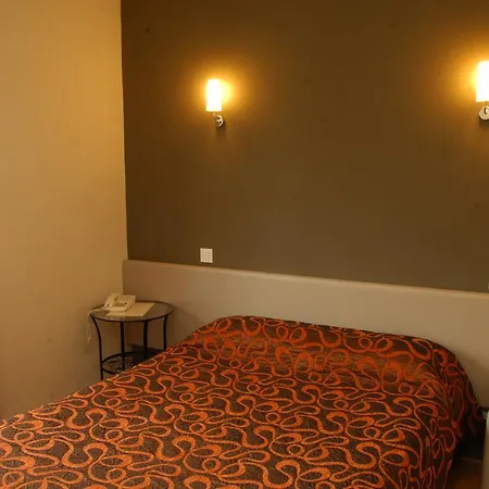 Отель Logis Hotel Restaurant Chez Nous 2*