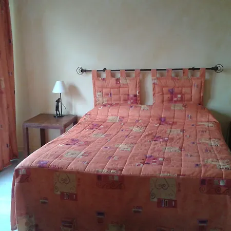 Hotell Logis Hotel Restaurant Chez Nous Sainte-Croix (Ain)