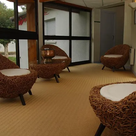 Hotell Logis Hotel Restaurant Chez Nous Sainte-Croix (Ain)