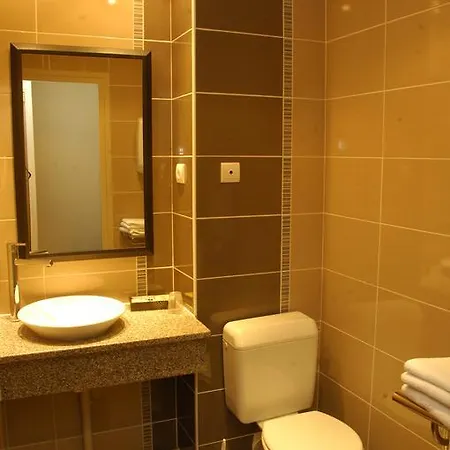 Hotell Logis Hotel Restaurant Chez Nous 2*